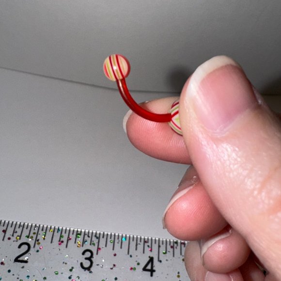 14 gauge Red and Green Flag Design Belly Ring - Picture 12 of 13